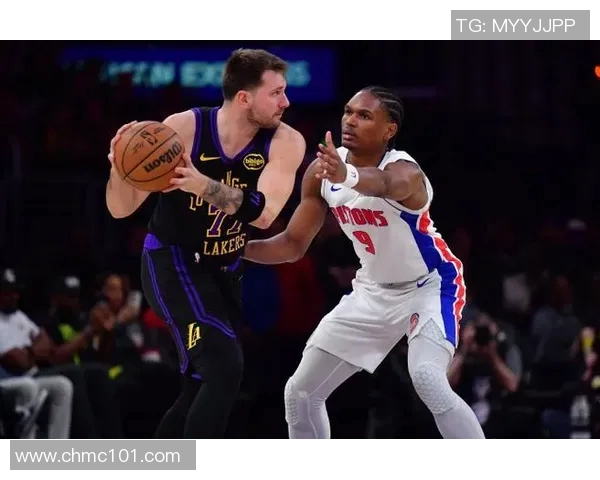 2012年湖人与活塞的激烈对决回顾与赛季精彩瞬间分析